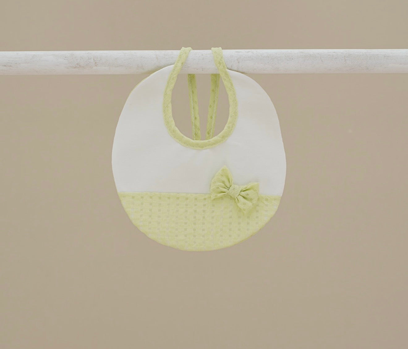 Ninnoah lime bow bib