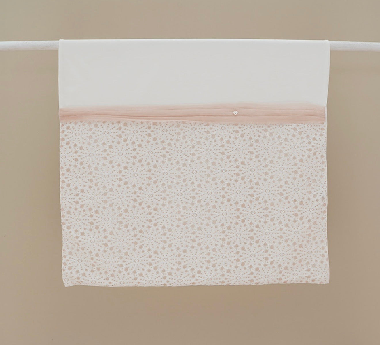 Ninnoah peach lace blanket