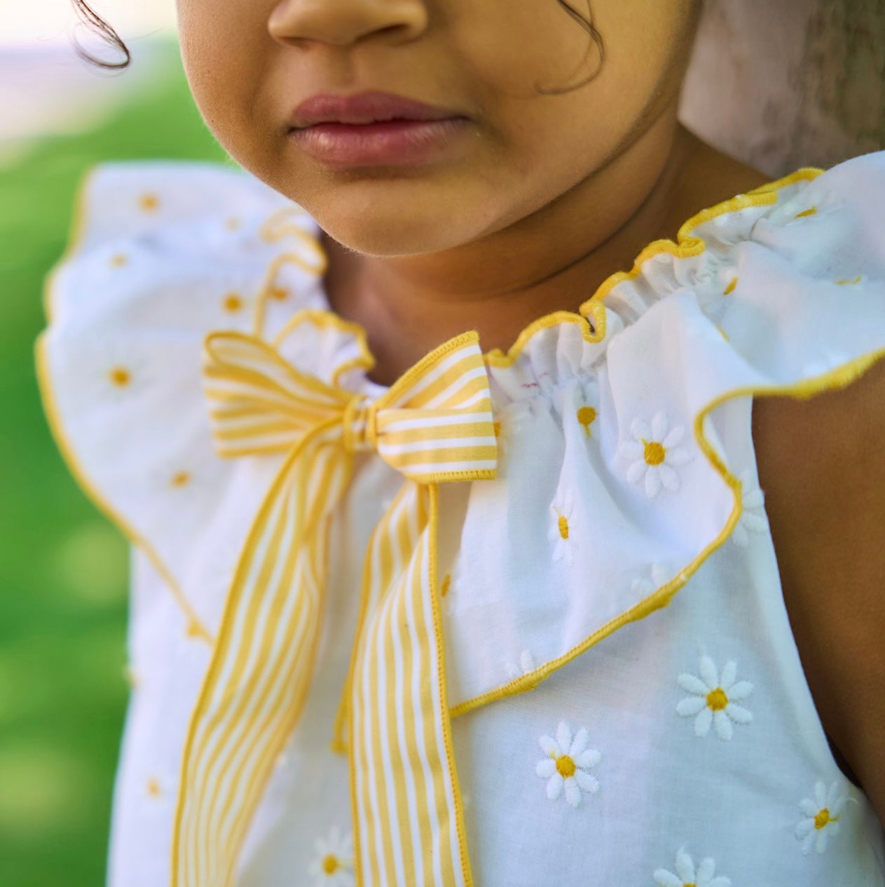 Rapife white & yellow daisy’s frilled bow dress