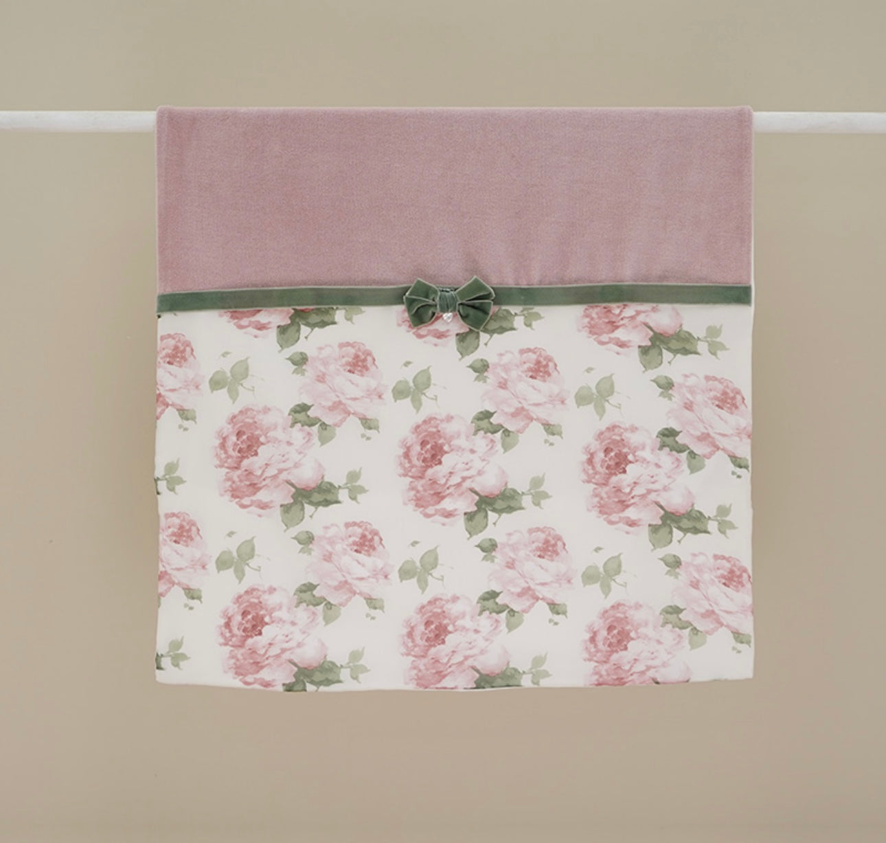 Ninnaoh roses bow blanket