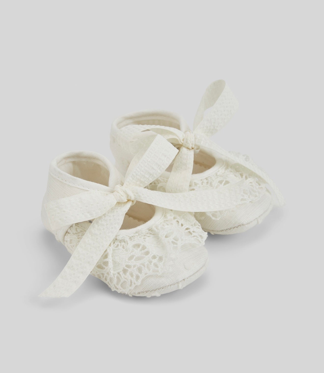 Paz Rodriguez ivory lace soft sole shoes