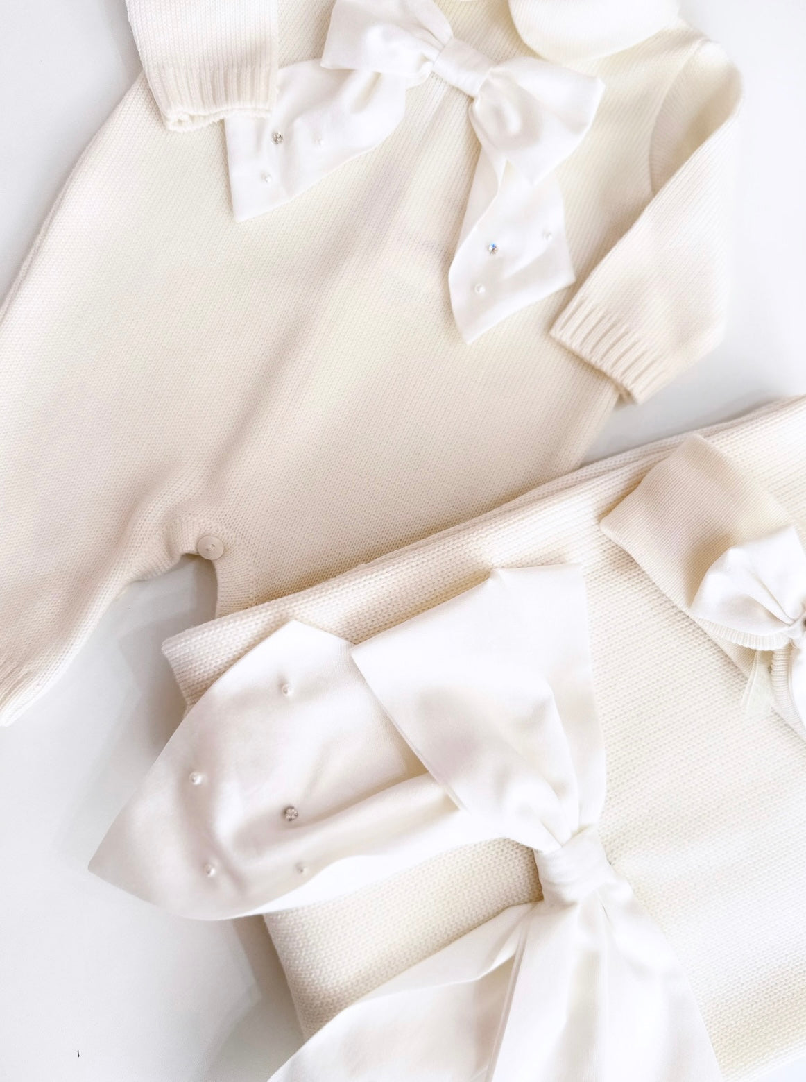 Bimbalo cream knit bow blanket