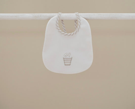 Ninnoah beige bunny stripe bib
