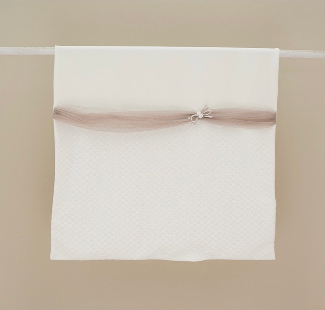 PRE ORDER - Ninnaoh beige sash lace blanket